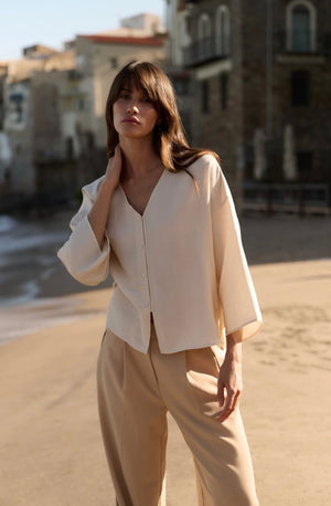 Bluse Fließende Bluse mit V-Ausschnitt und lockerer Passform